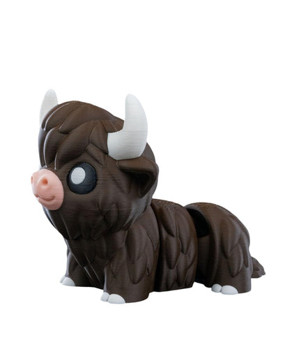 Chill Highland Cow Figurine – Cute Collectible Highland Bull Toy for Desk, Shelf & Gifts – Adorable Animal Decor for Teens & Adults – 3D Printed in Canada