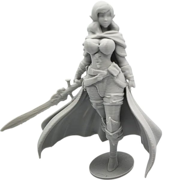 Figurine de guerrière elfe avec épée