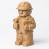 Figurine d'ingénieur sculptée style bois