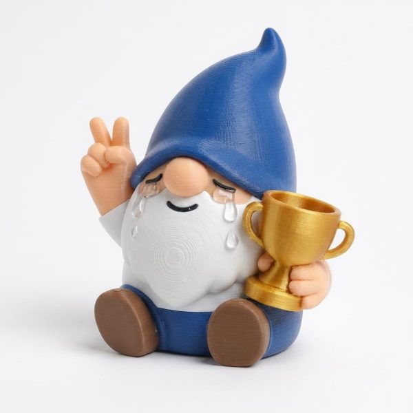 Figurine de gnome victoire émue