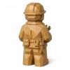 Figurine d'ingénieur sculptée style bois