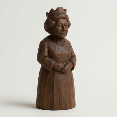 Wood Carved-Like Queen Figurine in Black Walnut Finish - 3D Printed in Canada (Black Walnut)