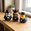 Ensemble de figurines pingouin marié, lapin et canard