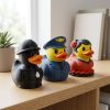 Ensemble de figurines de canards baril de pétrole, pilote et danseur de flamenco