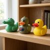 Ensemble de figurines de canards alligator mordant
