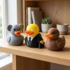 Ensemble de figurines de canards koala, tatou et homme d'affaires